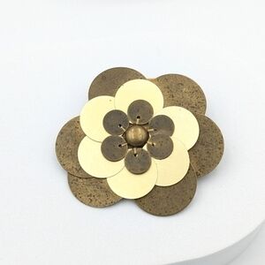 4/24$  Hand crafted fun flower brooch pin